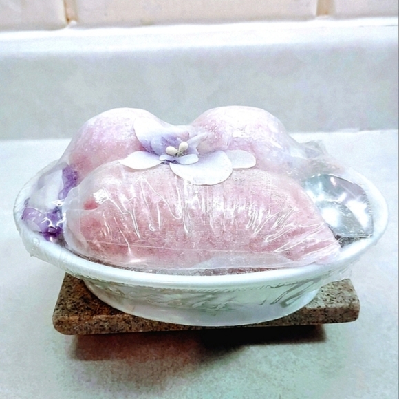 PIER 1 LAVENDER BATH BLISS GIFT SET WITH SOAP DISH - Picture 2 of 4